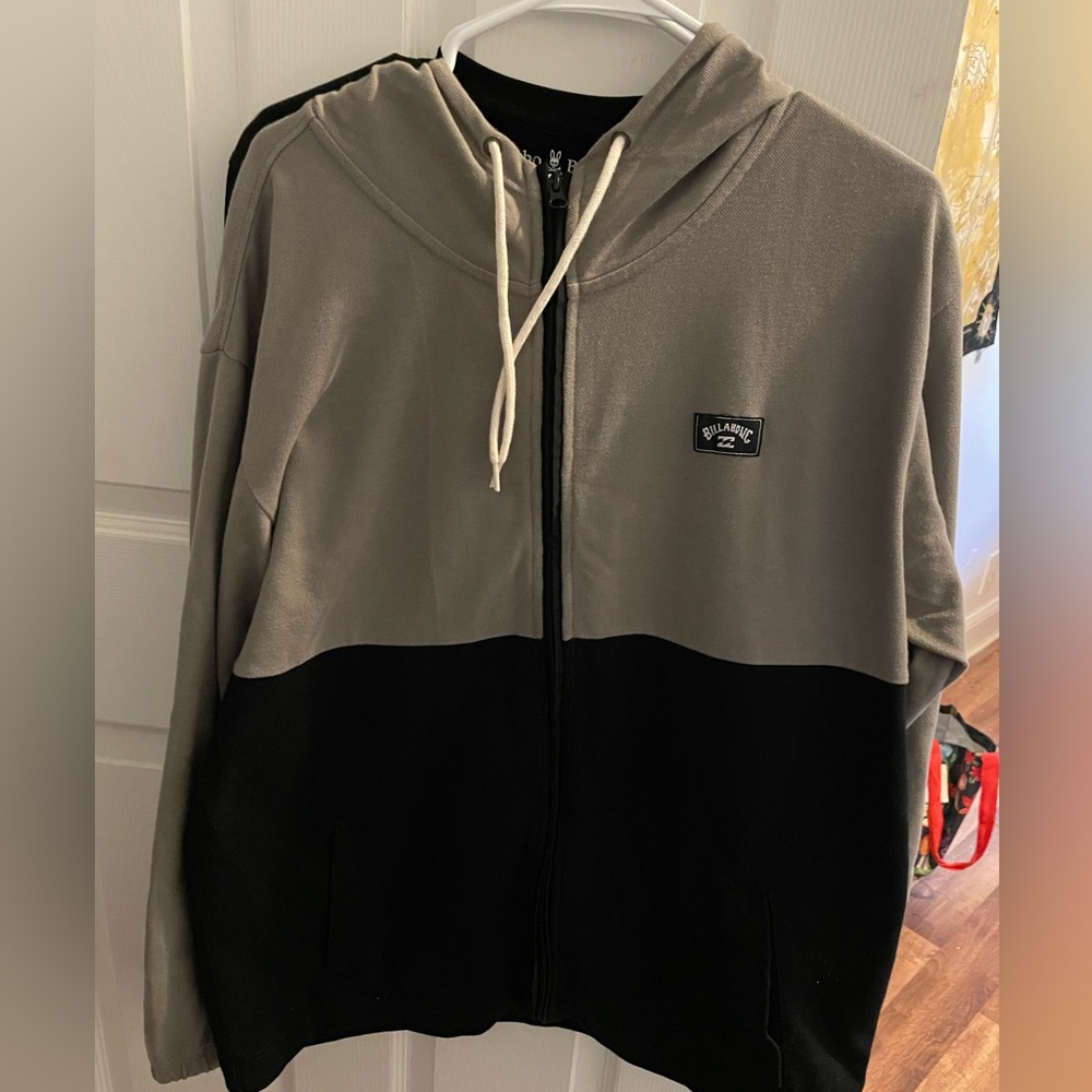 Billabong Men's Zip-Up Hoodie in Gray and Black